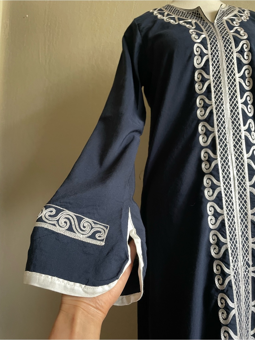 Embroidered caftan - Picture 5 of 15